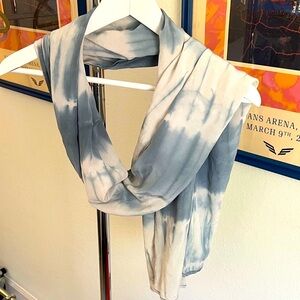 525 America Indigo and Ivory Tie-Dye Wrap